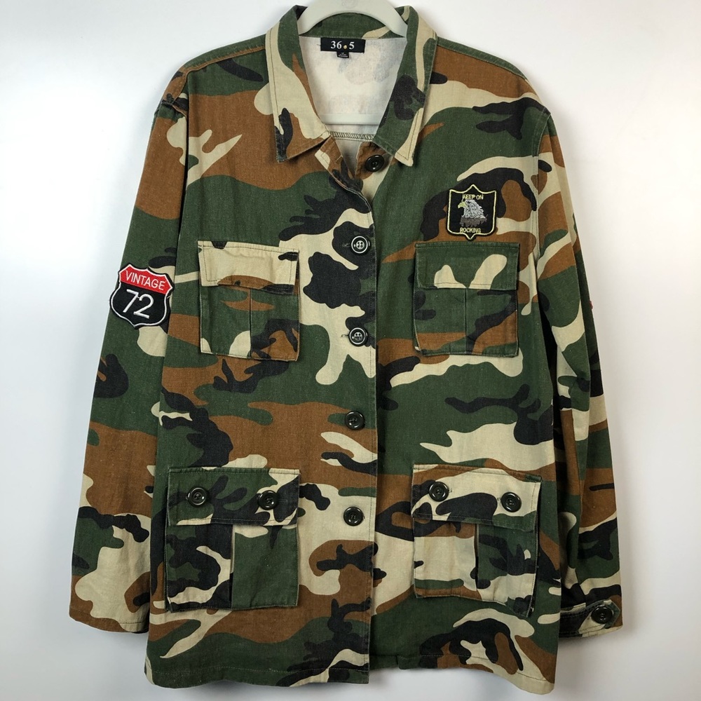Unique 36.5 camo jacket with patches medium